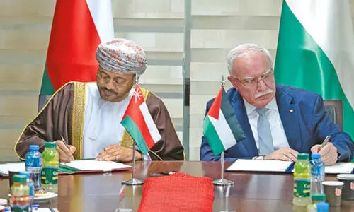 സ​ഹ​ക​ര​ണം വ​ർ​ധി​പ്പി​ക്കാ​ൻ ഒ​മാ​നും ഫ​ല​സ്തീ​നും