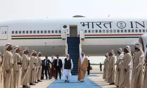 യു.എ.ഇയിലെത്തിയ പ്രധാനമന്ത്രി നരേന്ദ്ര മോദിക്ക്​ ഊഷ്മള സ്വീകരണം