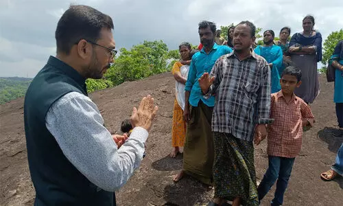 തണ്ണിക്കോണം നിവാസികളുടെ ദുരിതം നേരിട്ട് കണ്ട് ജഡ്ജിമാർ; വാസയോഗ്യമായ താമസ സ്ഥലമില്ലാത്തത് ആശങ്കാജനകം തണ്ണിക്കോണം നിവാസികളുടെ ദുരിതം നേരിട്ട് കണ്ട് ജഡ്ജിമാർ; വാസയോഗ്യമായ താമസ സ്ഥലമില്ലാത്തത് ആശങ്കാജനകം
