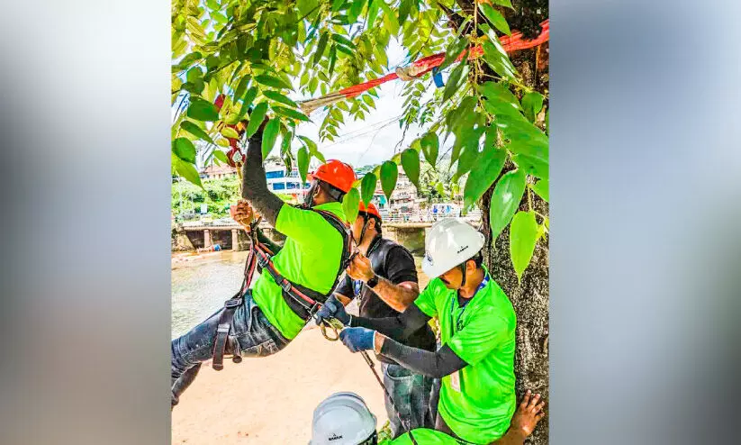 മു​ണ്ട​ക്ക​യത്ത്​ പ്രളയം; ശ്വാസമടക്കി നാട്ടുകാർ