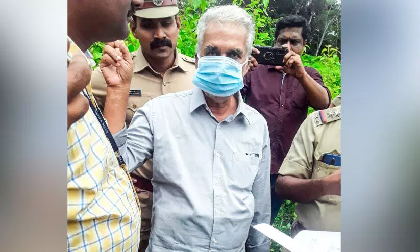 പുല്ലാട് രമാദേവി കൊലക്കേസ്; ആദ്യഘട്ട തെളിവെടുപ്പ് അവസാനിച്ചു പുല്ലാട് രമാദേവി കൊലക്കേസ്; ആദ്യഘട്ട തെളിവെടുപ്പ് അവസാനിച്ചു