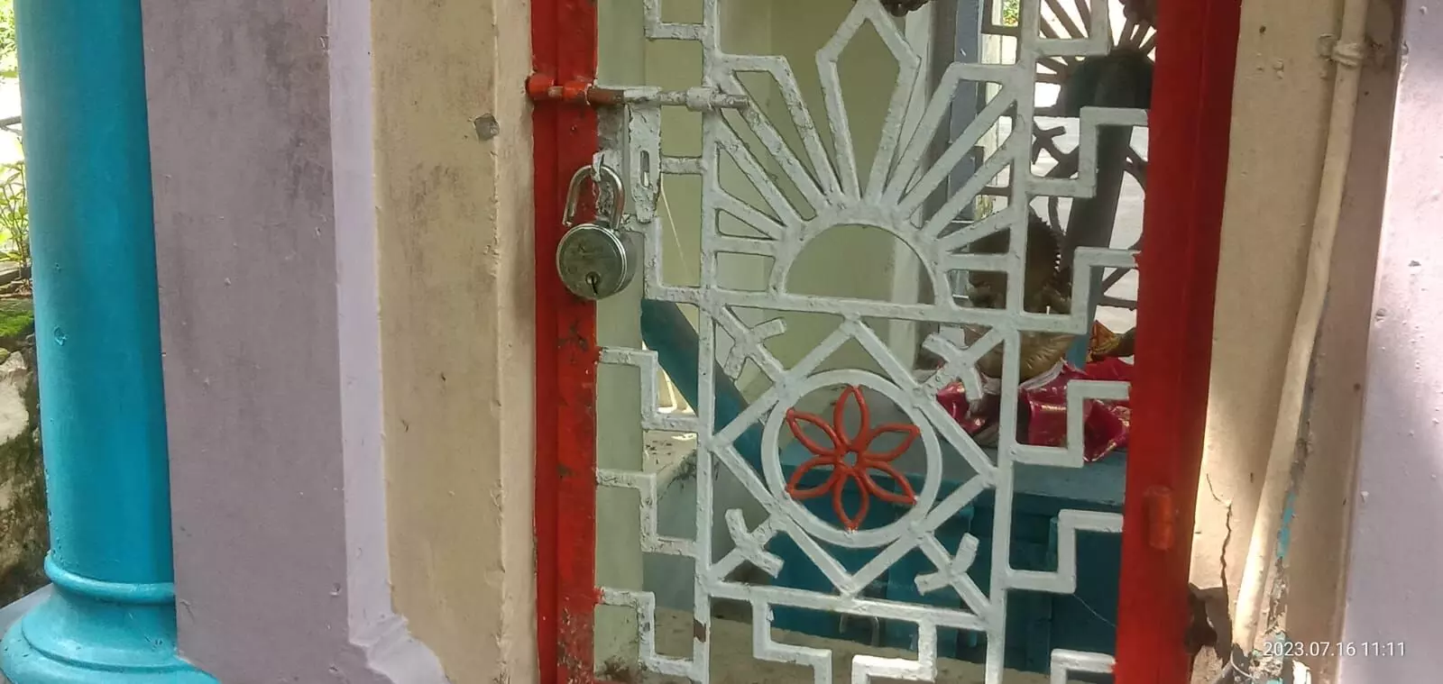 കാണിക്കവഞ്ചി കുത്തി തുറന്ന് മോഷണം