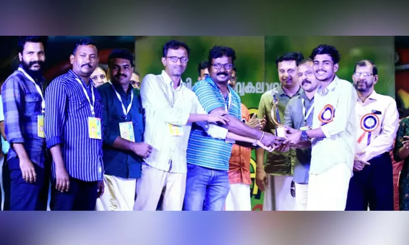 കാലിക്കറ്റ് ഇന്റർസോൺ കലോത്സവം: സമഗ്ര കവറേജിനുള്ള അവാർഡ് ‘മാധ്യമ’ത്തിന് കാലിക്കറ്റ് ഇന്റർസോൺ കലോത്സവം: സമഗ്ര കവറേജിനുള്ള അവാർഡ് ‘മാധ്യമ’ത്തിന്