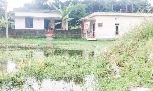 മണ്ണടി ഉടയാൻകുളം ‘ദ്വീപ്’ ആയി; ഒറ്റപ്പെട്ട്​ വീട്ടുകാർ