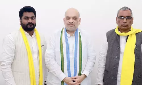 അഖിലേഷ് യാദവിന്റെ സഖ്യത്തിലുണ്ടായിരുന്ന പാർട്ടി വീണ്ടും എൻ.ഡി.എ പക്ഷത്ത്; അമിത് ഷായുമായി കൂടിക്കാഴ്ച നടത്തി