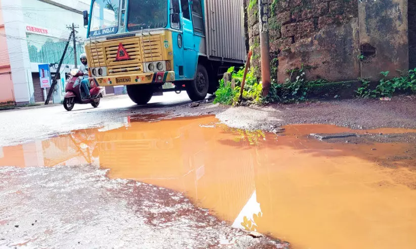 മഴ പെയ്തോ, ഇവിടെ വെള്ളക്കെട്ടുണ്ടാവും മഴ പെയ്തോ, ഇവിടെ വെള്ളക്കെട്ടുണ്ടാവും