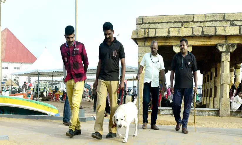 ക​ർ​ക്ക​ട​ക വാ​വു​ബ​ലി; തി​ര​ക്കി​ല​മ​ർ​ന്ന് വ​ർ​ക്ക​ല; സുരക്ഷക്കായി ആയിരത്തോളം പൊലീസുകാർ