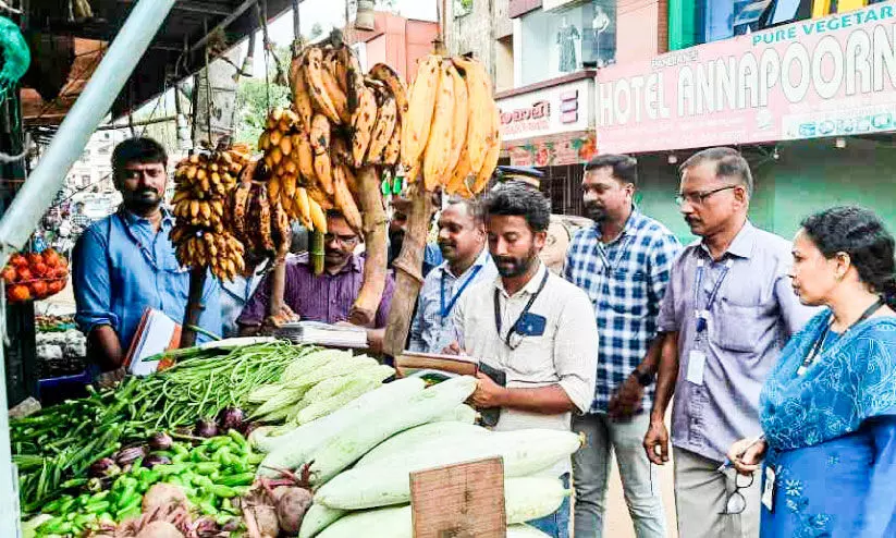 വിലക്കയറ്റ നിയന്ത്രണ സ്ക്വാഡിന്‍റെ പരിശോധന; എരുമേലിയിൽ 26 കടകൾക്ക് പിഴ