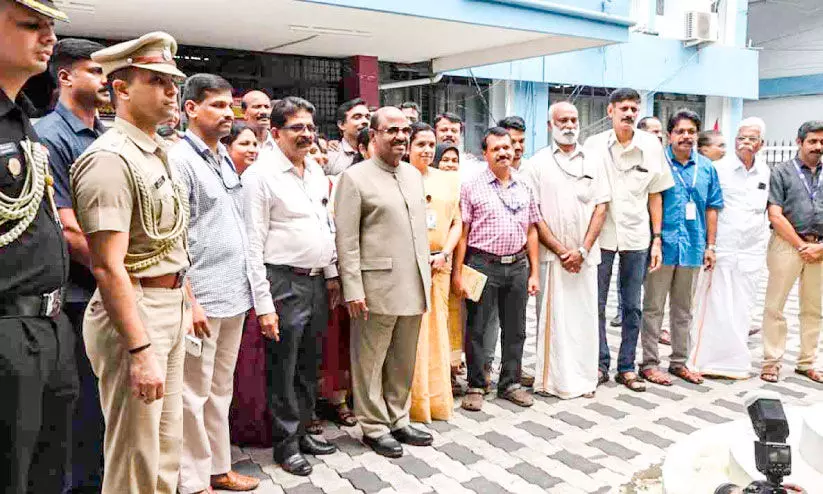 ഓർമകൾ പുതുക്കി ആനന്ദബോസ് പാലാ റവന്യൂ ഡിവിഷനൽ ഓഫിസിൽ ഓർമകൾ പുതുക്കി ആനന്ദബോസ് പാലാ റവന്യൂ ഡിവിഷനൽ ഓഫിസിൽ