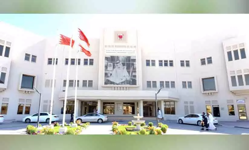 ശി​പാ​ർ​ശ​ക്ക് പാ​ർ​ല​​​മെ​ന്റ​റി ക​മ്മി​റ്റി​യു​ടെ അം​ഗീ​കാ​രം;സ​ർ​ക്കാ​ർ സ​ർ​വി​സി​ൽ വി​ദേ​ശി​ക​ൾ​ക്ക് നി​യ​ന്ത്ര​ണം