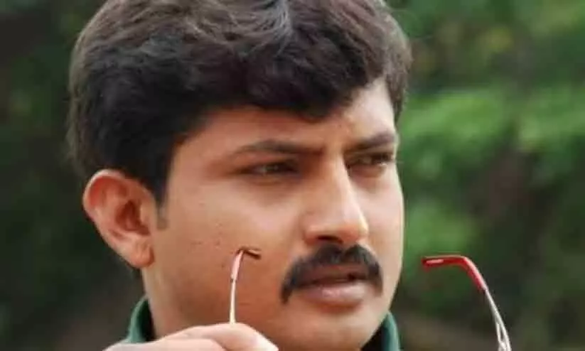 പല പേരുകളിലായി 15 വിവാഹങ്ങൾ; വിവാഹശേഷം സ്വർണവുമായി മുങ്ങുന്ന യുവാവ് പിടിയിൽ പല പേരുകളിലായി 15 വിവാഹങ്ങൾ; വിവാഹശേഷം സ്വർണവുമായി മുങ്ങുന്ന യുവാവ് പിടിയിൽ