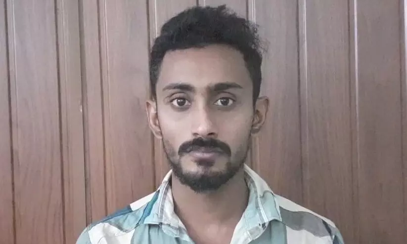 13കാരിയെ നിരന്തരം പീഡിപ്പിച്ച കേസിൽ യുവാവ് അറസ്റ്റിൽ; മൊബൈലിൽ നിരവധി പെൺകുട്ടികളുടെ നഗ്ന ചിത്രങ്ങൾ