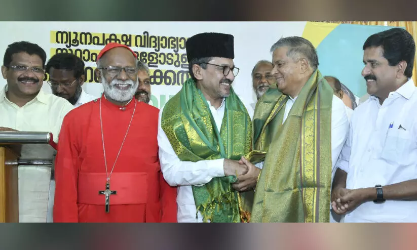 വിദ്യാഭ്യാസത്തിന്​ സംവിധാനമൊരുക്കേണ്ടത്​ സർക്കാർ ഉത്തരവാദിത്തം -സാദിഖലി തങ്ങൾ