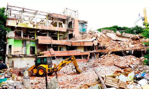 പൊളിച്ചിട്ടും പൊളിച്ചിട്ടും തീരാതെ   കിഡ്സൺ കെട്ടിടം