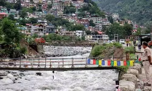 നിറഞ്ഞൊഴുകി ഗംഗയും യമുനയും; മഴയും മണ്ണിടിച്ചിലും ശക്തം