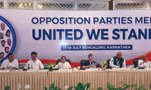 പ്രതിപക്ഷ പാർട്ടികളുടെ യോഗം ബംഗളൂരുവിൽ പുരോഗമിക്കുന്നു; മമതയും സോണിയയുമെത്തി