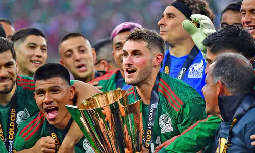 കോൺകകാഫ് ഗോൾഡ് കപ്പ്: കിരീടം മെക്സിക്കോക്ക്