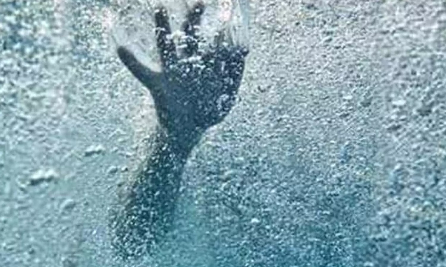 മൂന്നുവയസ്സുകാരൻ വീട്ടിലെ സ്വിമ്മിങ് പൂളിൽ വീണ് മരിച്ചു