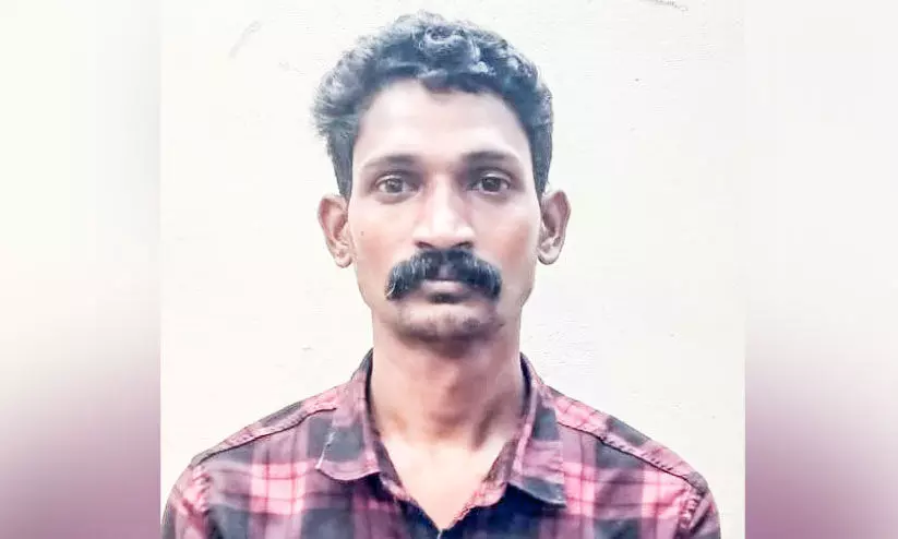 സവാരിക്കായി വിളിച്ചുകൊണ്ടുപോയി ഓട്ടോഡ്രൈവറുടെ പണം കവർന്നു; പ്രതി അറസ്റ്റിൽ സവാരിക്കായി വിളിച്ചുകൊണ്ടുപോയി ഓട്ടോഡ്രൈവറുടെ പണം കവർന്നു; പ്രതി അറസ്റ്റിൽ