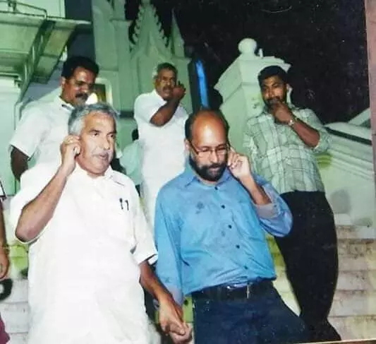 ലേഖകൻ ഉമ്മൻചാണ്ടിക്കൊപ്പം ലേഖകൻ ഉമ്മൻചാണ്ടിക്കൊപ്പം