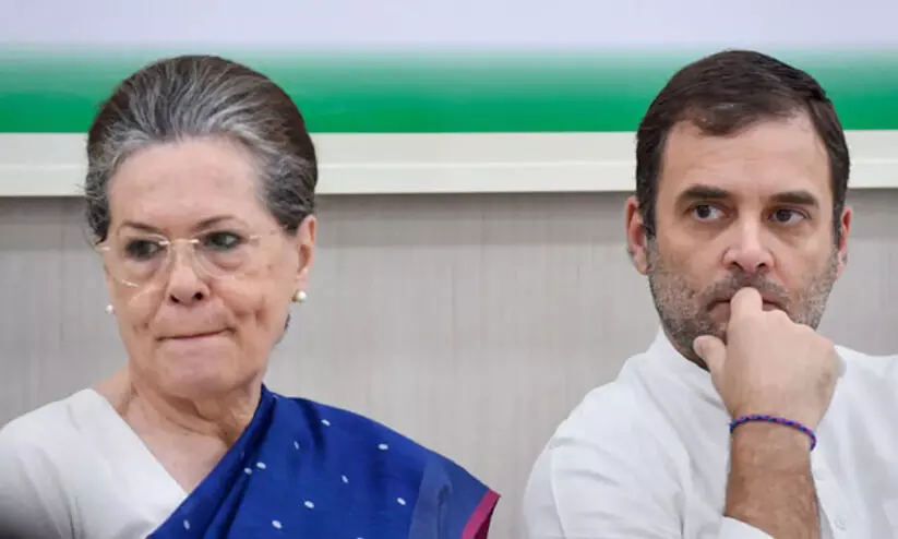 സോണിയയും രാഹുലും സഞ്ചരിച്ച വിമാനം അടിയന്തരമായി നിലത്തിറക്കി