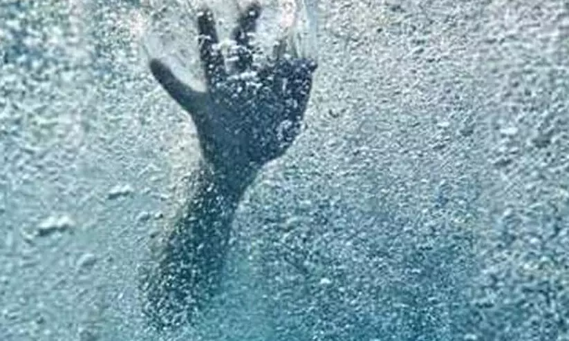 മൂന്നുവയസ്സുകാരൻ വീട്ടിലെ സ്വിമ്മിങ് പൂളിൽ വീണ് മരിച്ചു