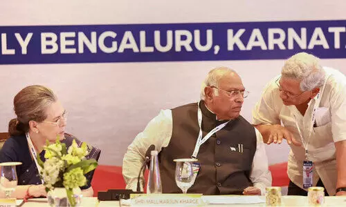 ഐക്യത്തോടെ ഞങ്ങൾ... പ്ര​തി​പ​ക്ഷ നേ​താ​ക്ക​ൾ ഒ​ന്നി​ച്ചു, നിർണായക യോഗം ഇന്ന്