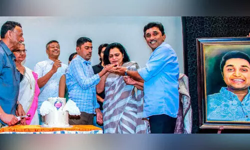 കേ​ക്കു മു​റി​ച്ച​ത് നേ​വി​സ് അ​ല്ല, അ​വ​ന്‍റെ കൈ​കളായി​രു​ന്നു; ഏഴ് ജീവനുകളാണിന്ന് നേവിസ്...