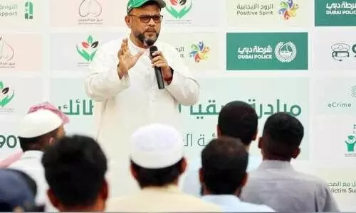 തൊ​ഴി​ലാ​ളി​ക​ൾ​ക്ക്​ ബോ​ധ​വ​ത്​​ക​ര​ണ ക്ലാ​സു​മാ​യി​ പൊ​ലീ​സ്