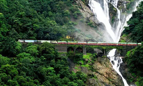 ദൂ​ത് സാ​ഗ​റി​ൽ നി​രോ​ധ​നം; സ​ഞ്ചാ​രി​ക​ളെ തി​രി​ച്ചു​വി​ട്ടു