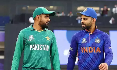 കോഹ്‌ലിയെ അനായാസം പുറത്താക്കാം; മികച്ച ബാറ്റർ ബാബർ അസമെന്നും മുൻ പാക് പേസർ