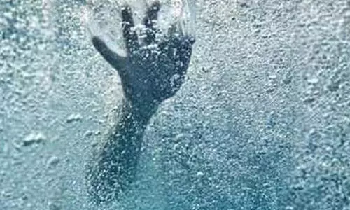 മൂന്നുവയസ്സുകാരൻ വീട്ടിലെ സ്വിമ്മിങ് പൂളിൽ വീണ് മരിച്ചു