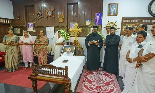 പുതുപ്പള്ളി പള്ളിയിൽ പ്രത്യേക കല്ലറ