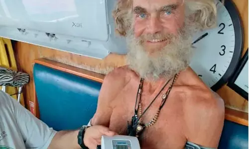 കടലിൽ ഒറ്റപ്പെട്ടയാളെ മൂന്നു മാസത്തിനുശേഷം രക്ഷപ്പെടുത്തി കടലിൽ ഒറ്റപ്പെട്ടയാളെ മൂന്നു മാസത്തിനുശേഷം രക്ഷപ്പെടുത്തി