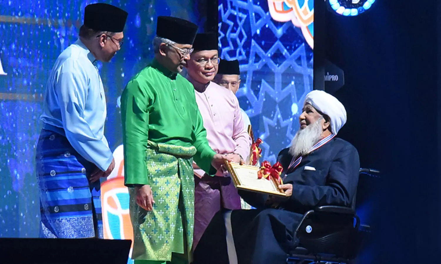 മലേഷ്യൻ അന്താരാഷ്ട്ര പുരസ്കാരം കാന്തപുരത്തിന്