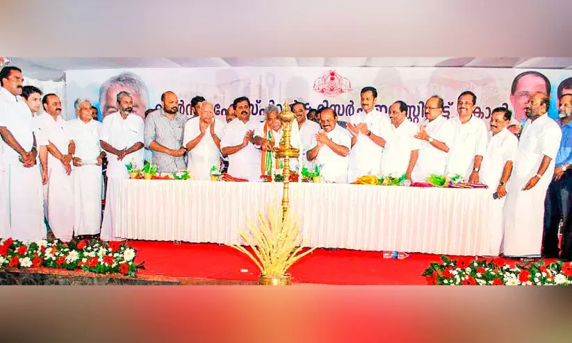 മെഡിക്കൽ കോളജും കൊച്ചിൻ കാൻസർ സെന്ററുമെത്തിയത് ഉമ്മൻ ചാണ്ടിയിലൂടെ