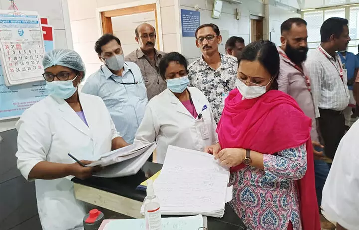 ചികിത്സാ ആനുകൂല്യങ്ങള്ക്കായി ആളുകളെ അങ്ങോട്ടുമിങ്ങോട്ടും നടത്തി ബുദ്ധിമുട്ടിക്കരുതെന്ന് വീണ ജോര്ജ് ചികിത്സാ ആനുകൂല്യങ്ങള്ക്കായി ആളുകളെ അങ്ങോട്ടുമിങ്ങോട്ടും നടത്തി ബുദ്ധിമുട്ടിക്കരുതെന്ന് വീണ ജോര്ജ്