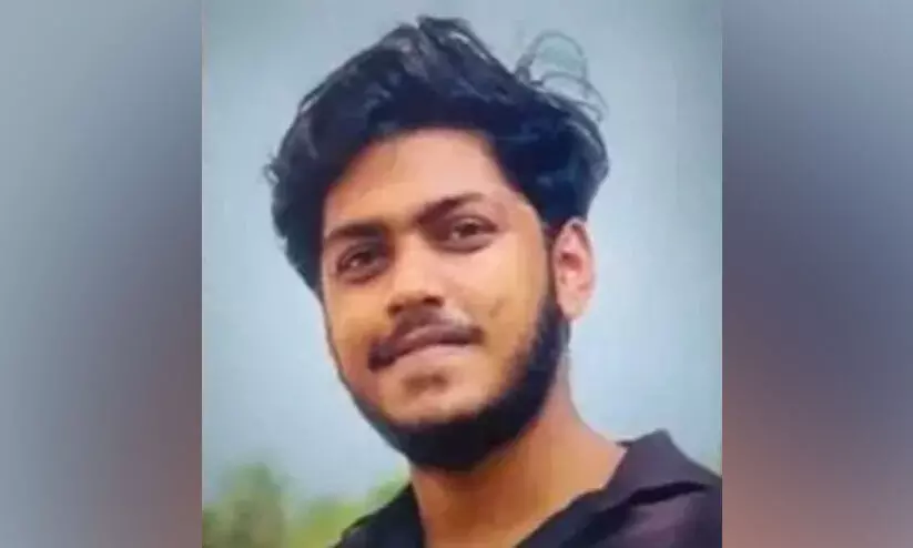 ബൈക്ക് ഡിവൈഡറിൽ ഇടിച്ച് മറിഞ്ഞ് മലയാളി വിദ്യാർഥി മരിച്ചു