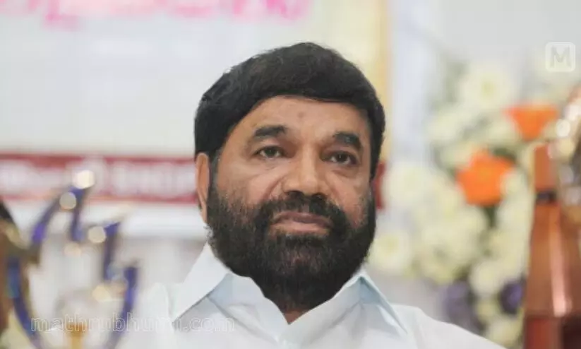 മായാത്ത സൗഹൃദം; വിലാപയാത്രക്കൊപ്പം മന്ത്രി വാസവനും