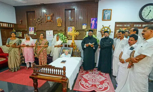 പുതുപ്പള്ളി പള്ളിയിൽ പ്രത്യേക കല്ലറ