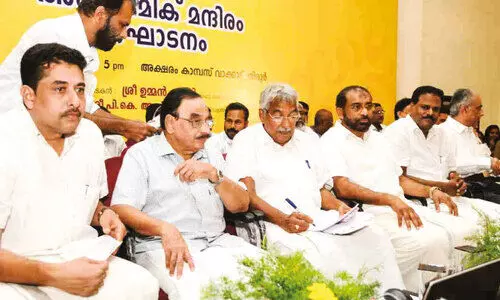 ഭാ​ഷ​പി​താ​വി​ന്റെ പേ​രി​ൽ മ​ല​യാ​ള സ​ർ​വ​ക​ലാ​ശാ​ല​ക്ക് തു​ട​ക്ക​മി​ട്ട​ നേതാവ്