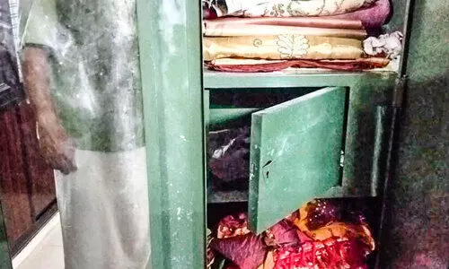 വെള്ളിലാംകണ്ടത്ത്​ വീട്ടിലും കടയിലും മോഷണം; എട്ട്​ പവൻ കവർന്നു