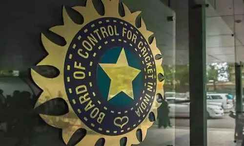 ഇന്നത്തെ ലോകകപ്പ് മത്സര ടിക്കറ്റുകൾ കരിഞ്ചന്തയിൽ; ബി.സി.സി.ഐക്ക് നോട്ടീസയച്ച് കൊൽക്കത്ത പൊലീസ് ഇന്നത്തെ ലോകകപ്പ് മത്സര ടിക്കറ്റുകൾ കരിഞ്ചന്തയിൽ; ബി.സി.സി.ഐക്ക് നോട്ടീസയച്ച് കൊൽക്കത്ത പൊലീസ്