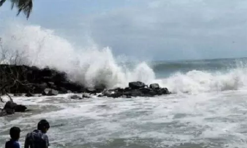 ഉയർന്ന തിരമാല: കേരള തീരത്ത് ജാഗ്രത പാലിക്കണമെന്ന് നിർദേശം