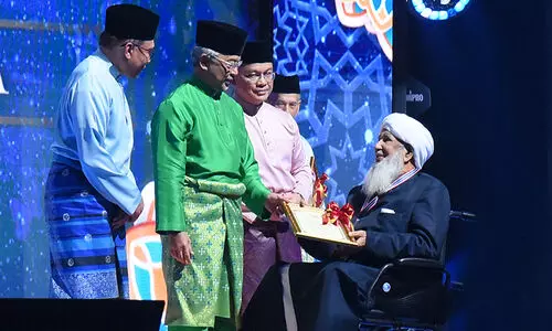 മലേഷ്യൻ അന്താരാഷ്ട്ര പുരസ്കാരം കാന്തപുരത്തിന്