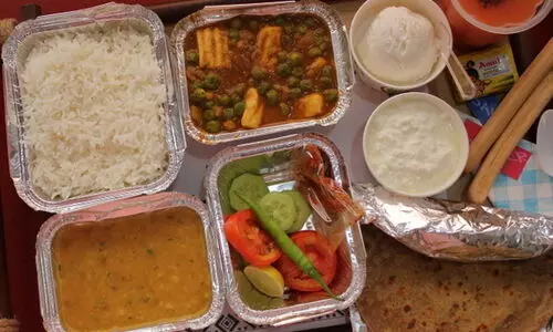 ജനറൽ കോച്ചിൽ യാത്രക്കാർക്ക് മിതമായ നിരക്കിൽ ഭക്ഷണം ഒരുക്കാൻ റെയിൽവേ