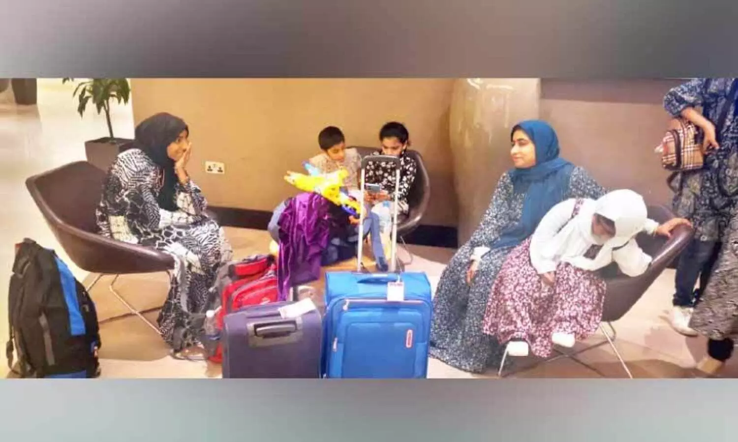 വി​മാ​നം വൈ​കി; കോ​ഴി​ക്കോ​ട്ടേ​ക്കു​ള്ള യാ​ത്ര​ക്കാ​ർ അ​ബൂ​ദ​ബി​യി​ൽ കു​ടു​ങ്ങി​യ​ത് 15 മ​ണി​ക്കൂ​ർ