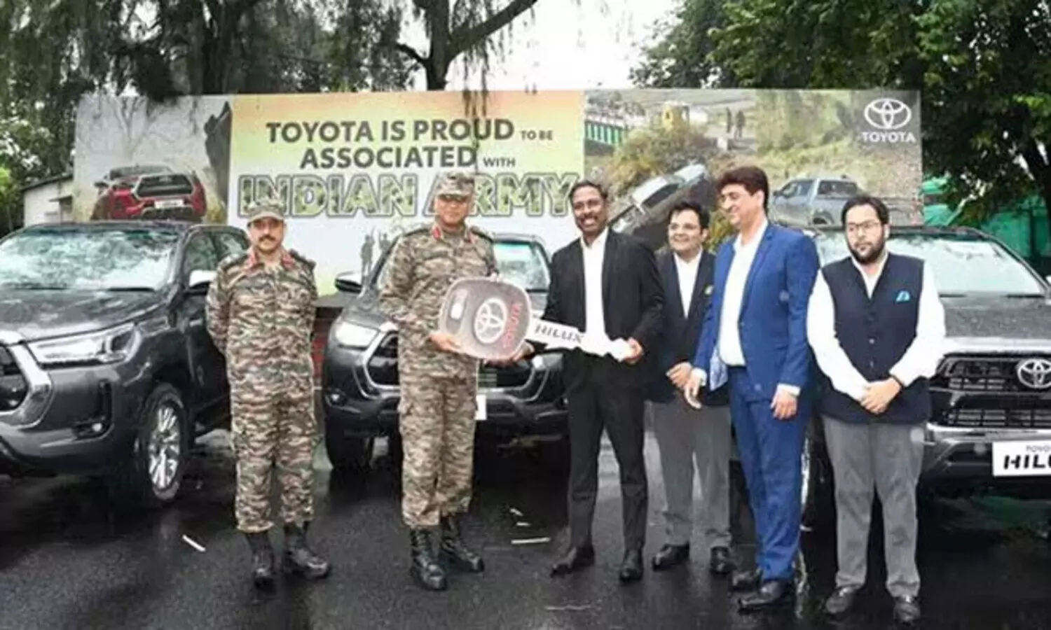 ജപ്പാൻ കാർ ഇന്ത്യൻ സൈന്യത്തിലേക്ക്... കാടും മലയും താണ്ടാൻ ടൊയോട്ട ഹൈലക്‌സ്