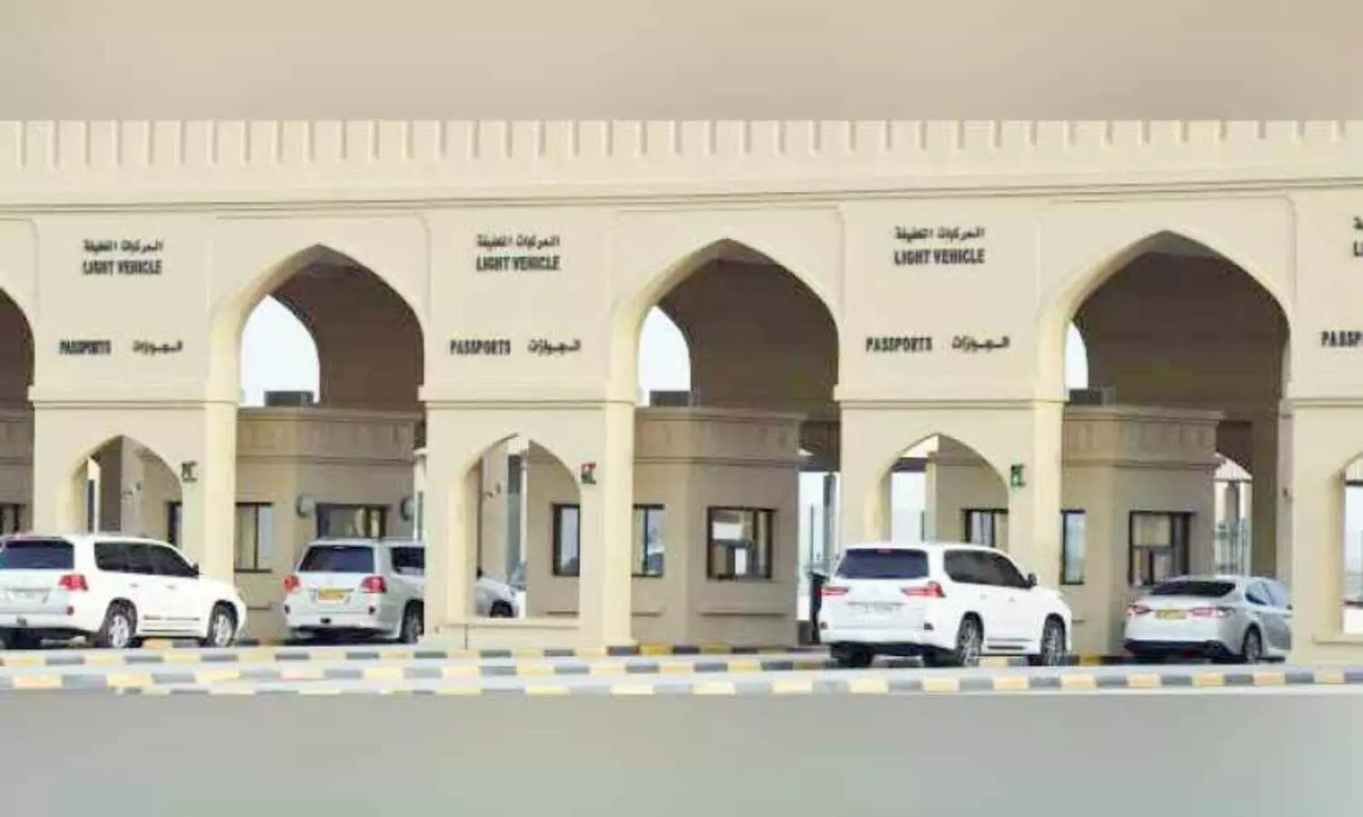 വി​നോ​ദ​സ​ഞ്ചാ​രി​ക​ൾ ഗ​താ​ഗ​ത​നി​യ​മ​ങ്ങ​ൾ പാ​ലി​ക്ക​ണം -പൊ​ലീ​സ്​