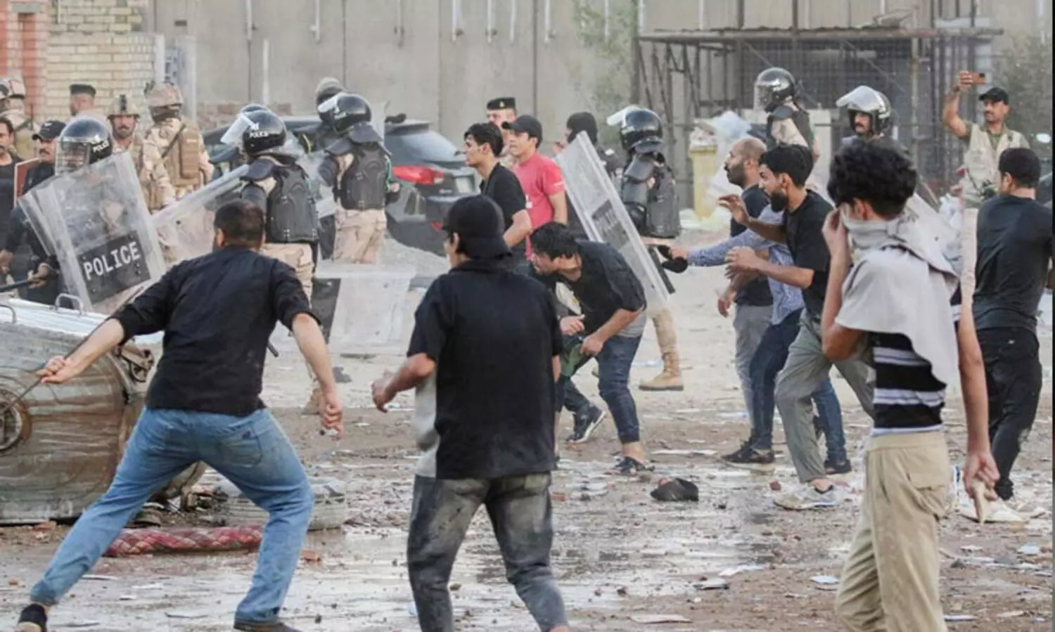 ഖുർആൻ കത്തിക്കൽ വിവാദം; ഇറാഖിലെ സ്വീഡിഷ് എംബസി പ്രതിഷേധക്കാർ കൈയേറി